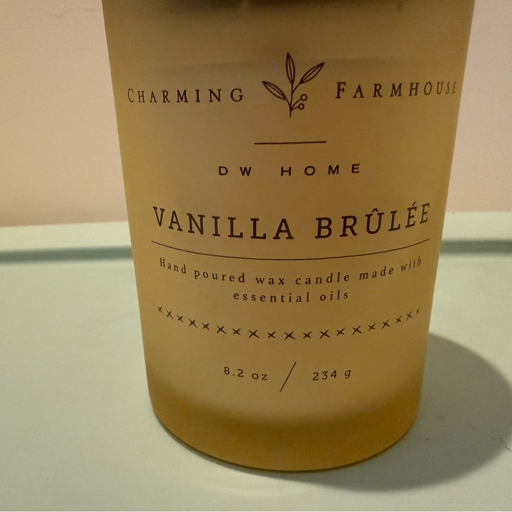 Amazing Vanilla Brûlée Scented Candle - 8.2 oz- NWT - Picture 3 of 3